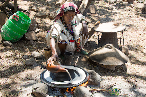 <p>The traditional way to make <em>injera</em>.</p> The traditional way to make injera.