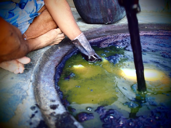 Natural dyes for fabric in Chandelao.