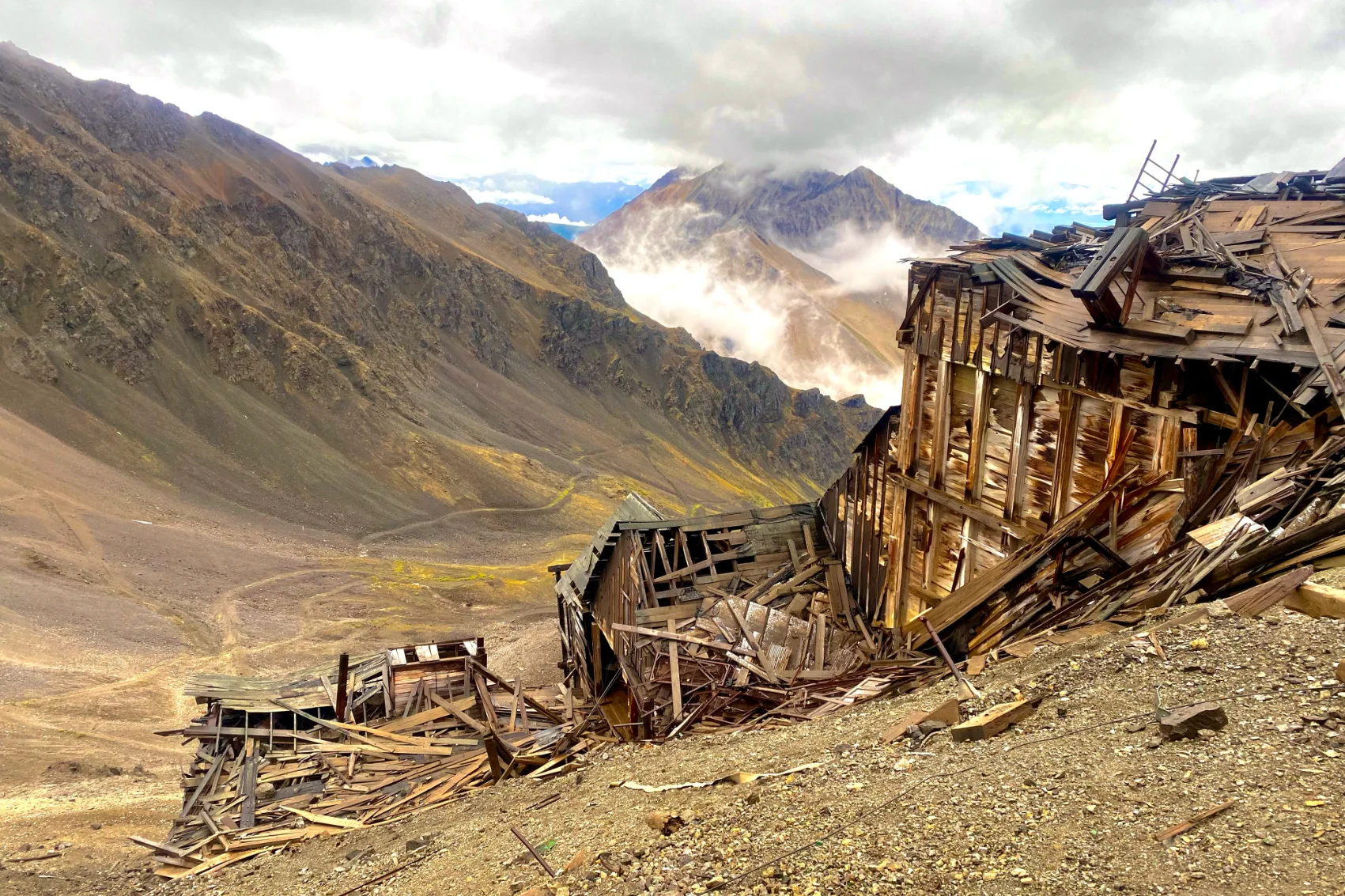 A crumbling wood-framed building on the Bonanza Mine Trail in Alaska