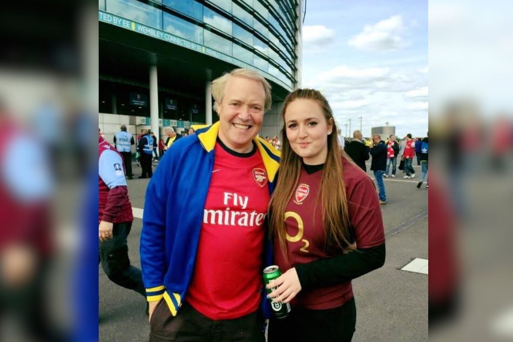 Jamie O’Reilly posing with her dad at an Arsenal match in London
