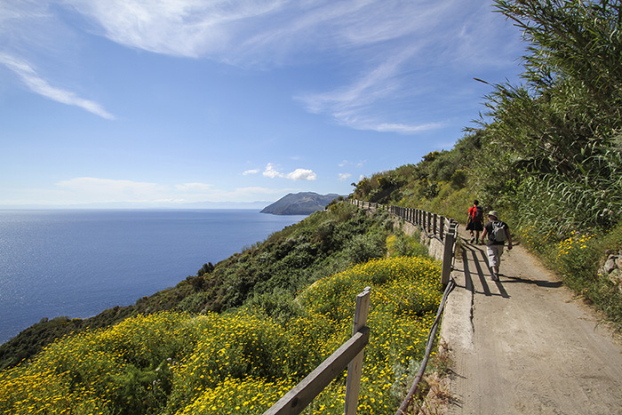 So many Sicilian coastal views await as you andare a piedi aka go by foot