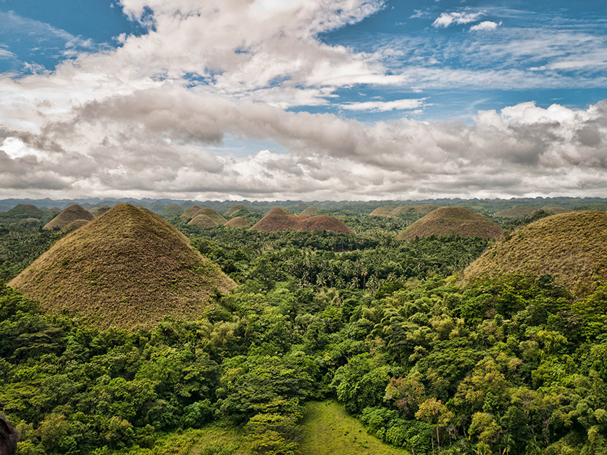 The Chocolate Hills of Bohol. Photo courtesy Ki.