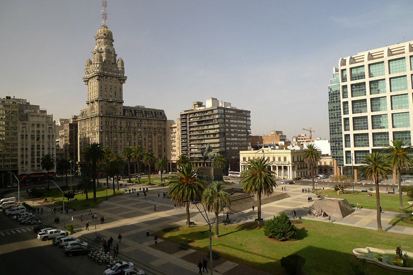 Plaza Independencia in Montevideo. Photo courtesy John W.